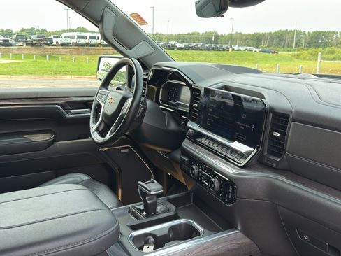Used 2023 Chevrolet Silverado 1500 LTZ w/ Technology Package AWD/4WD image 27