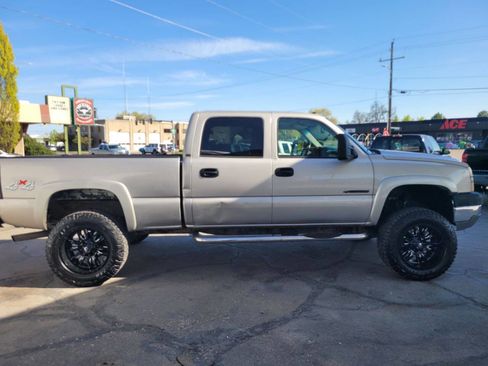 Used 2005 Chevrolet Silverado 2500 LT w/ Skid Plate Package AWD/4WD image 8