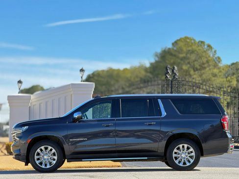 Used 2023 Chevrolet Suburban Premier AWD/4WD image 7