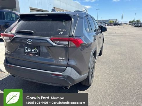 Used 2021 Toyota RAV4 XLE w/ XLE Grade Weather Package AWD/4WD image 8
