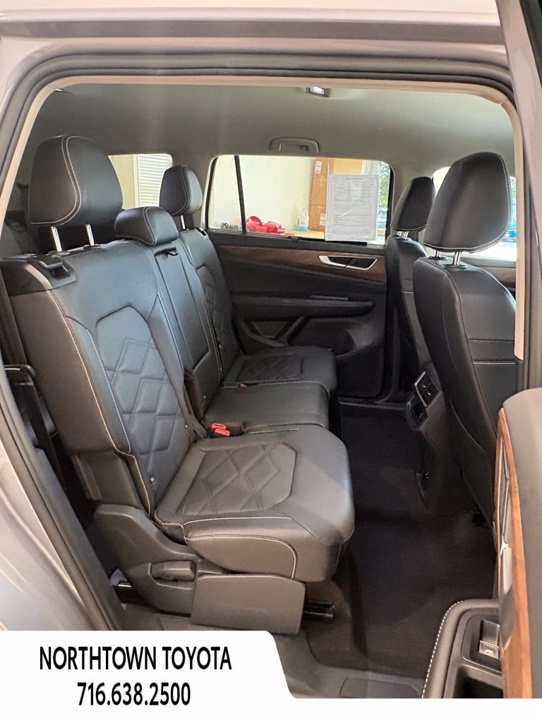 Used 2025 Volkswagen Atlas SE AWD/4WD image 15