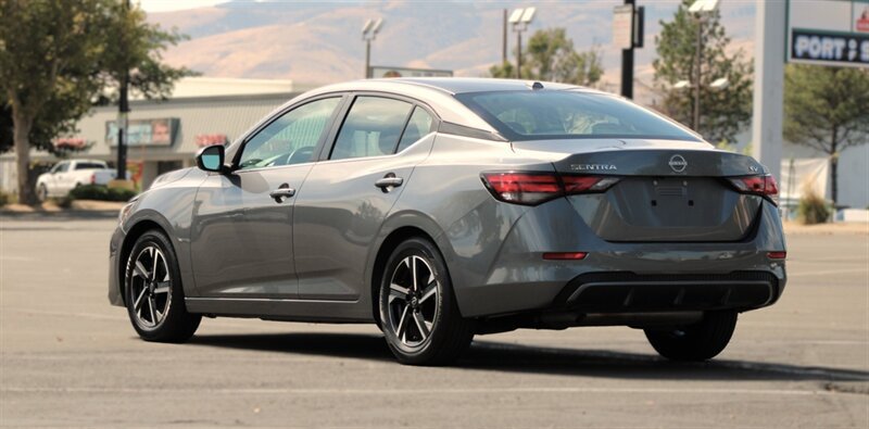 Used 2024 Nissan Sentra SV FWD image 9