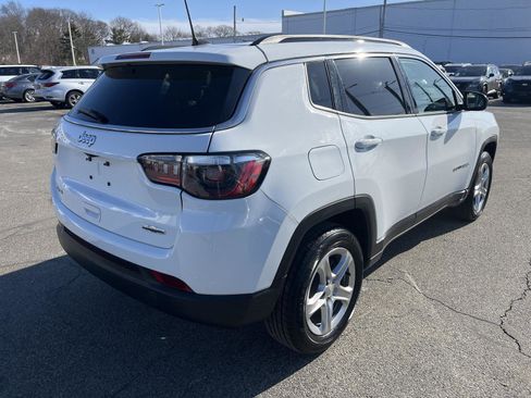 Used 2023 Jeep Compass Latitude image 3