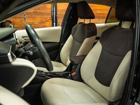 Used 2020 Toyota Corolla LE FWD image 9