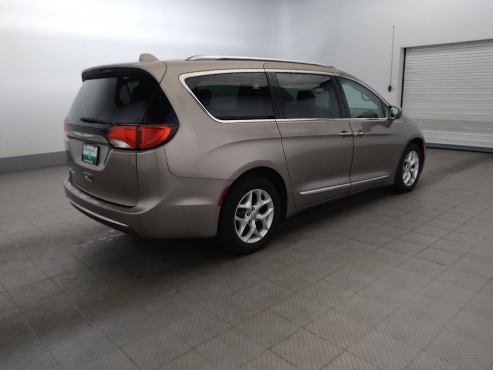 Used 2017 Chrysler Pacifica Touring-L Plus w/ Advanced Safetytec Group FWD image 10