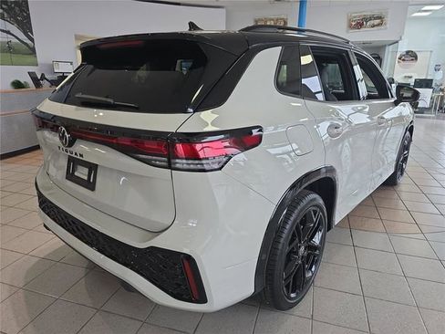 New 2026 Volkswagen Tiguan SE R-Line image 5