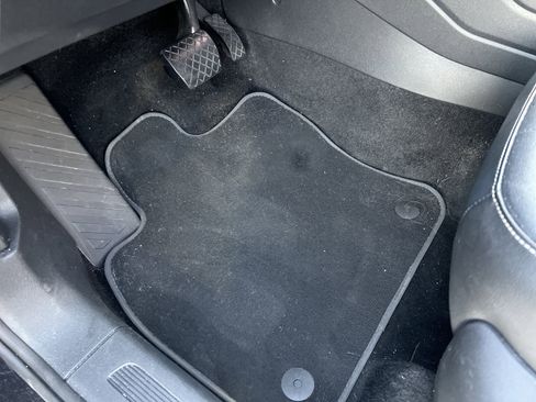 Used 2023 Volkswagen Tiguan SE w/ Panoramic Sunroof Package image 15