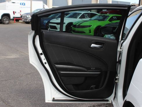 Used 2016 Dodge Charger SXT RWD image 14