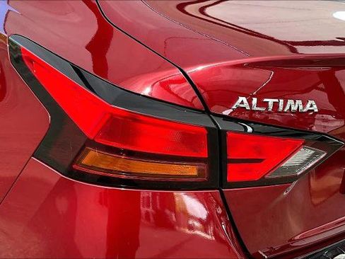 Certified 2022 Nissan Altima 2.5 SV w/ SV Premium Package FWD image 29