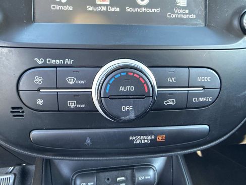 Used 2019 Kia Soul + image 25