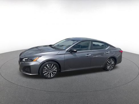 Used 2025 Nissan Altima 2.5 SV FWD image 8