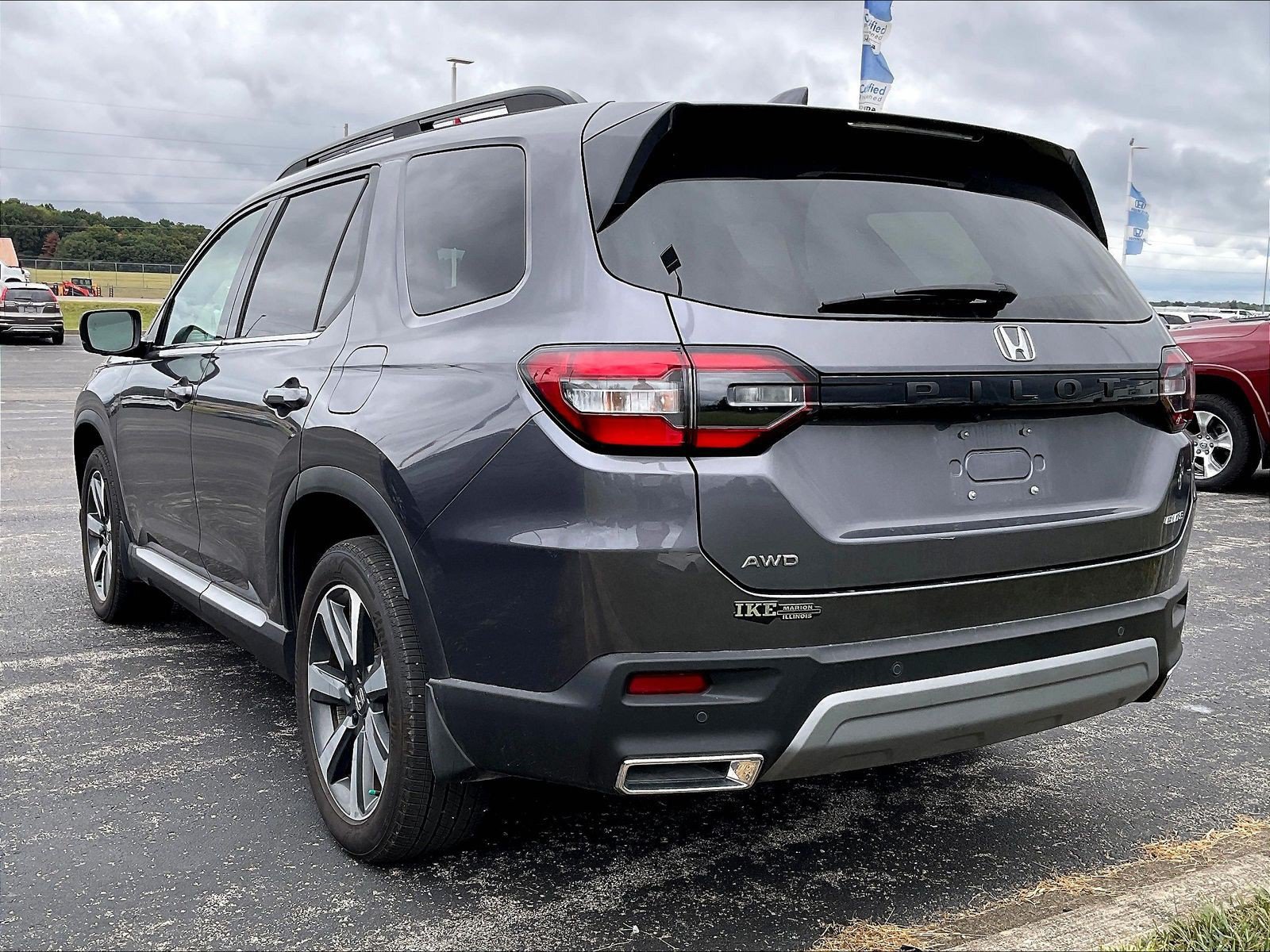 Used 2025 Honda Pilot Elite image 3