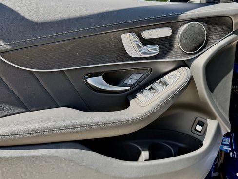 Used 2023 Mercedes-Benz GLC 300 4MATIC Coupe image 22