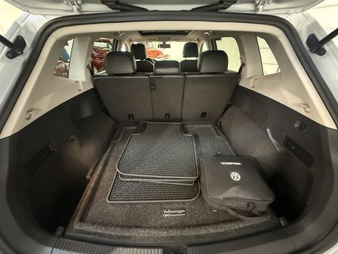 Used 2018 Volkswagen Tiguan SE w/ Panoramic Sunroof Package AWD/4WD image 32
