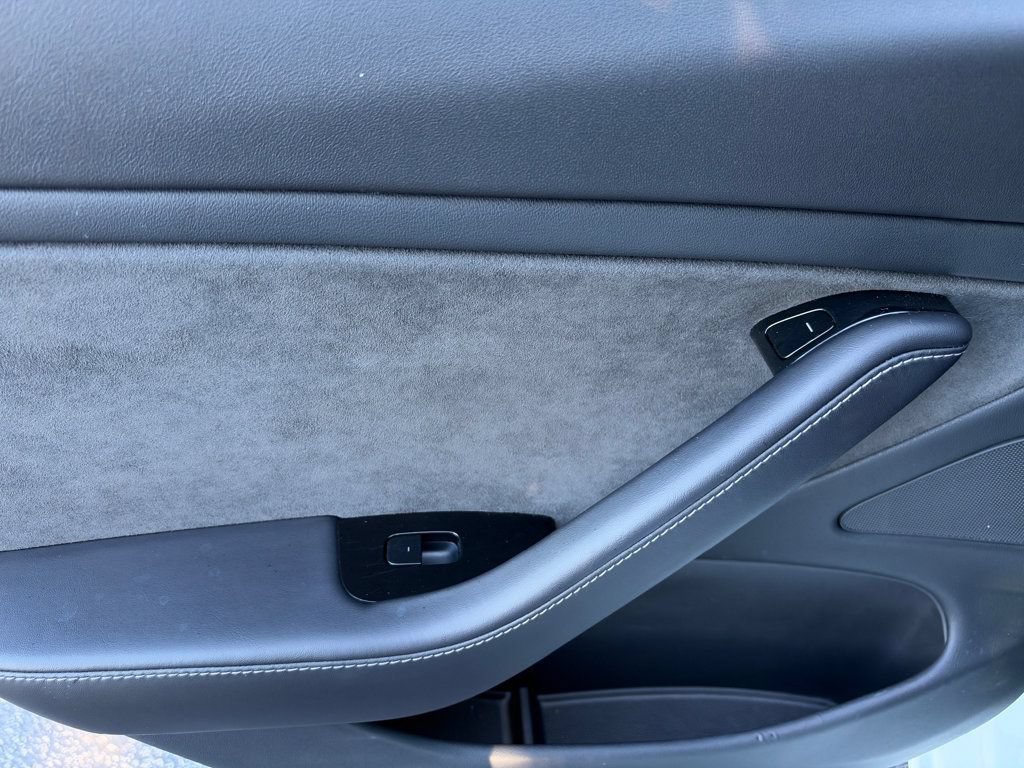 Used 2018 Tesla Model 3 Long Range RWD image 22