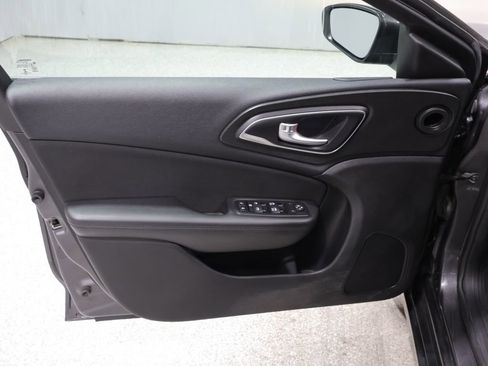 Used 2015 Chrysler 200 Limited w/ Convenience Group FWD image 13