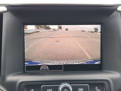 Used 2024 GMC Terrain SLE image 23