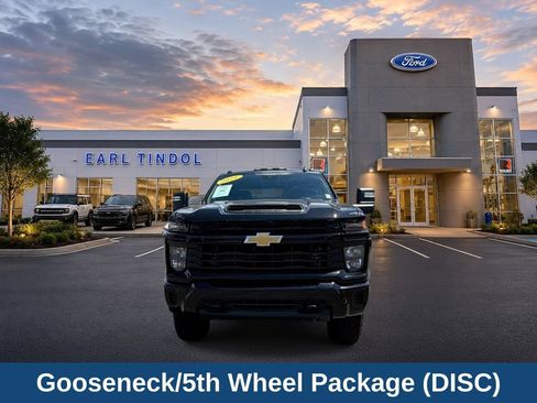 Used 2024 Chevrolet Silverado 2500 Custom w/ Custom Value Package AWD/4WD image 3