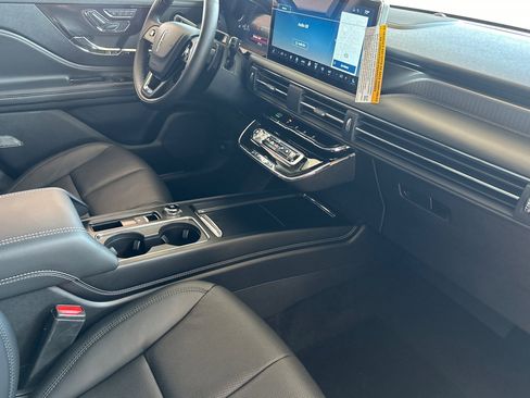 New 2025 Lincoln Corsair Reserve w/ Equipment Group 202A image 15