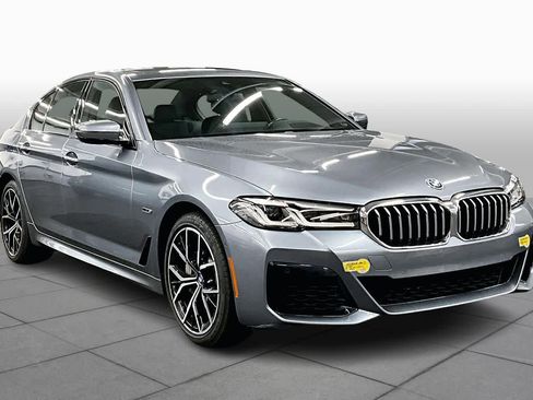 Used 2022 BMW 530e w/ Premium Package image 2