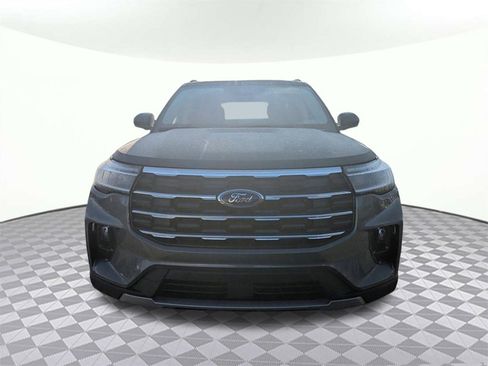Used 2025 Ford Explorer Active w/ Active Comfort Package image 8