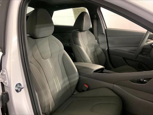 Used 2025 Hyundai Elantra SEL FWD image 7