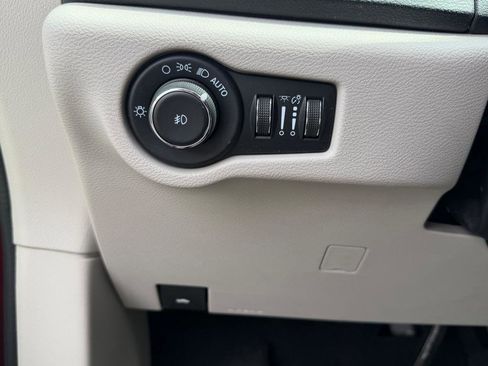 Used 2022 Chrysler Pacifica Touring-L w/ Uconnect Theater Family Group FWD image 33