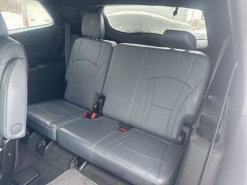Used 2023 Buick Enclave Essence image 15