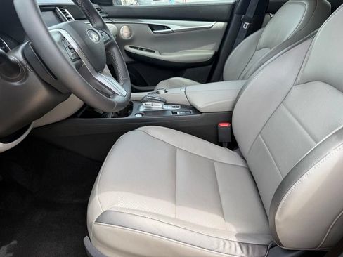 Used 2024 INFINITI QX50 Luxe w/ Accent Package FWD image 10