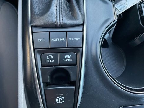 Used 2018 Toyota Camry LE image 18