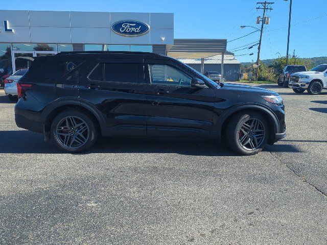 Used 2025 Ford Explorer ST w/ Sun And Sound Package AWD/4WD image 36