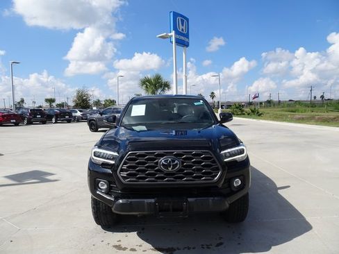 Used 2022 Toyota Tacoma TRD Off-Road image 2