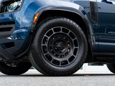 Used 2026 Land Rover Defender 110 OCTA image 9