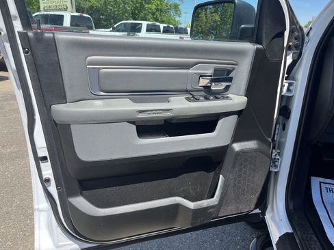 Used 2019 RAM 1500 Classic SLT AWD/4WD image 18