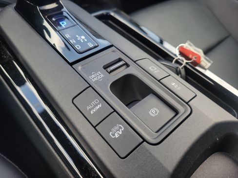 New 2026 Toyota Prius Plug-In Hybrid FWD image 32