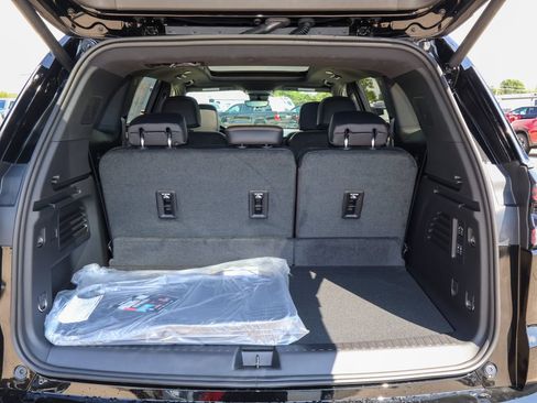 New 2027 GMC Acadia Denali Ultimate w/ LPO, Floor Liner Package AWD/4WD image 5