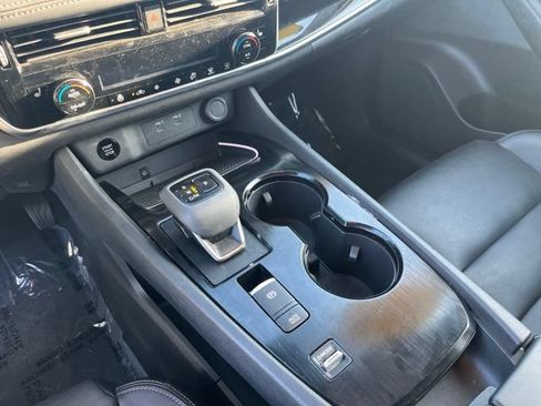 Used 2024 Nissan Rogue SL FWD image 24