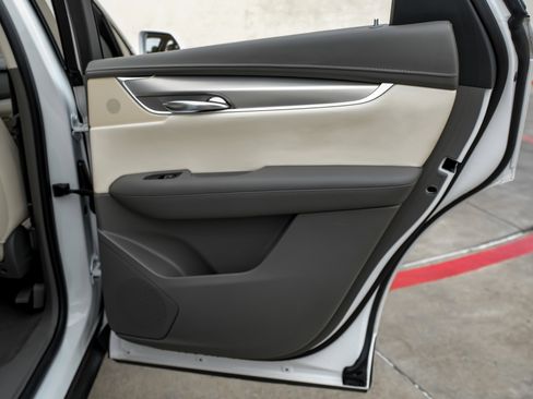 Used 2018 Cadillac XT5 Premium Luxury w/ Driver Assist Package image 44