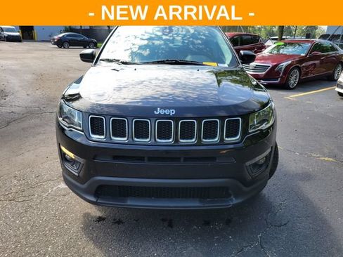 Used 2017 Jeep Compass Latitude w/ Popular Equipment Group AWD/4WD image 8