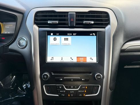 Used 2018 Ford Fusion SE w/ Fusion SE Technology Package FWD image 31
