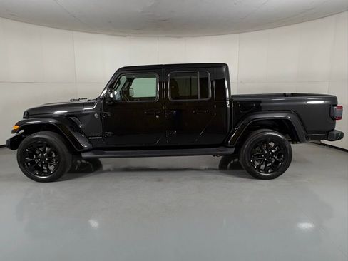 Used 2023 Jeep Gladiator Overland image 5