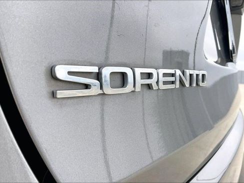 Used 2018 Kia Sorento LX image 8