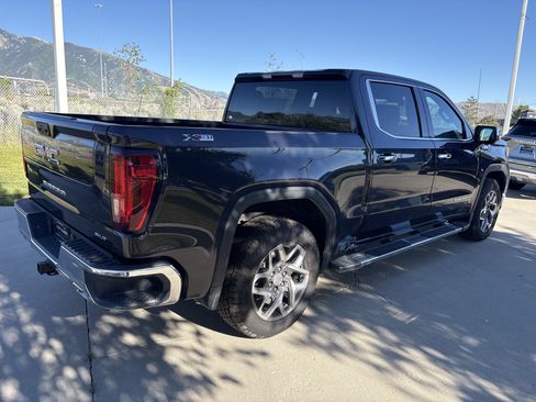 Used 2022 GMC Sierra 1500 SLT w/ X31 Off-Road Package AWD/4WD image 5