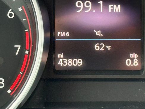 Used 2019 Volkswagen Tiguan S image 34