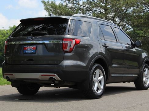 Used 2017 Ford Explorer XLT w/ Equipment Group 201A FWD image 7