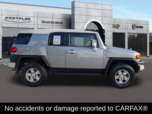 Used 2010 Toyota FJ Cruiser 4WD image 2