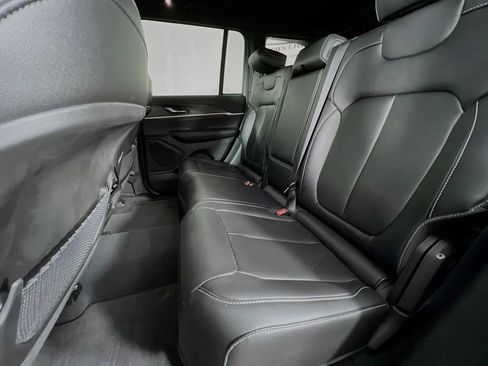Used 2024 Jeep Grand Cherokee Limited w/ Black Appearance Package AWD/4WD image 26