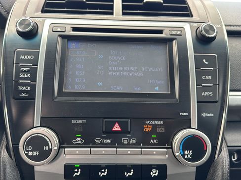 Used 2014 Toyota Camry SE FWD image 25