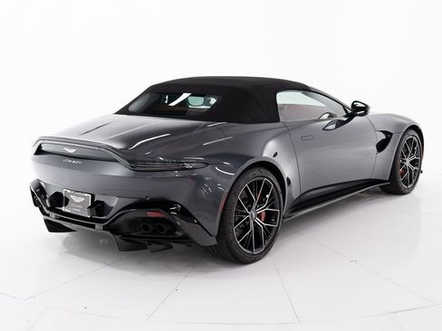 Used 2021 Aston Martin V8 Vantage Roadster image 14