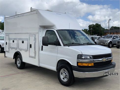 Used 2022 Chevrolet Express 3500 w/ Power Convenience Package RWD image 3